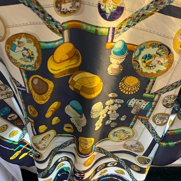 Hermès Multicolor Silk ‘Petit Main’.  By Caty Latham Scarf.  35” - Picture 16 of 16